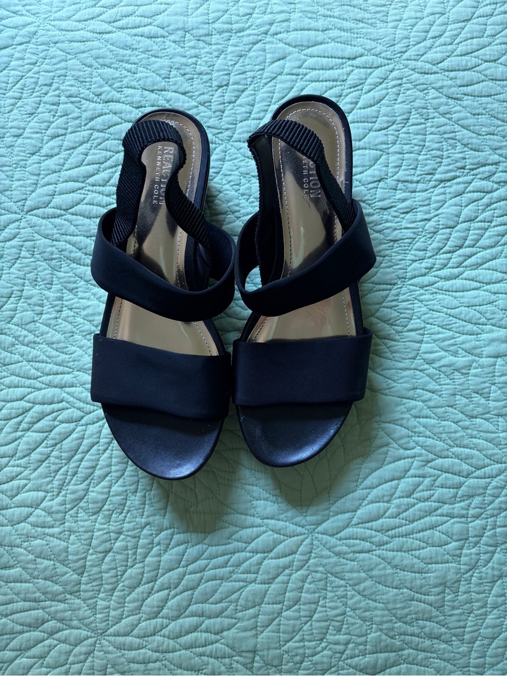Relaxed and Elegant Black Women’s Slip-On Sandals.